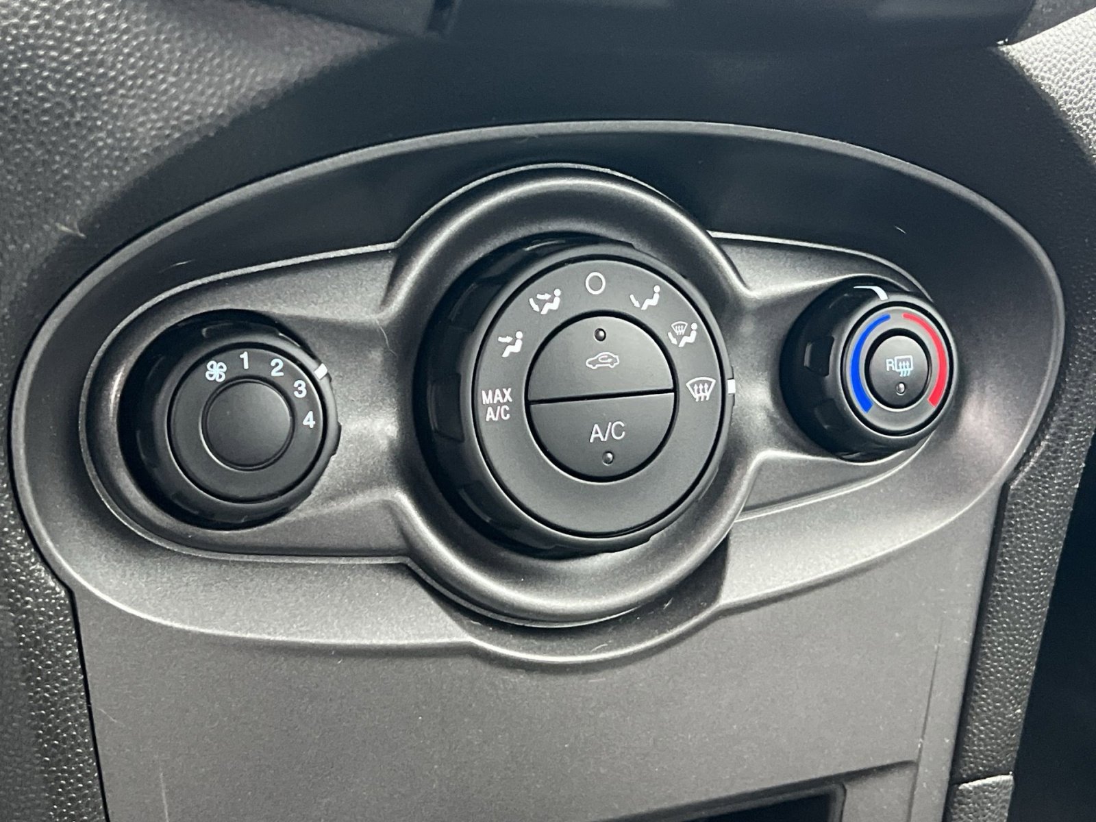 Used 2018 Ford Fiesta S image 19