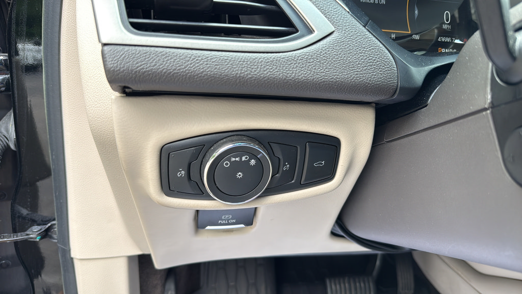 Used 2018 Lincoln MKZ Reserve w/ Climate Package FWD image 19