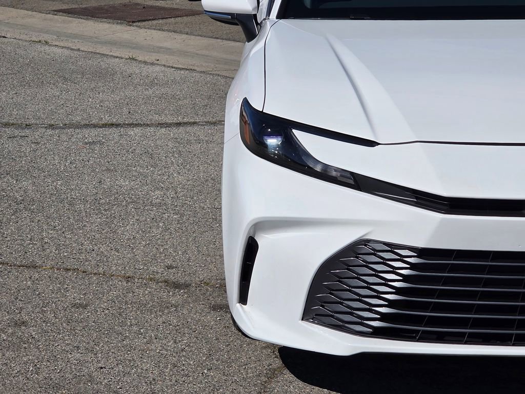 Used 2025 Toyota Camry LE image 3