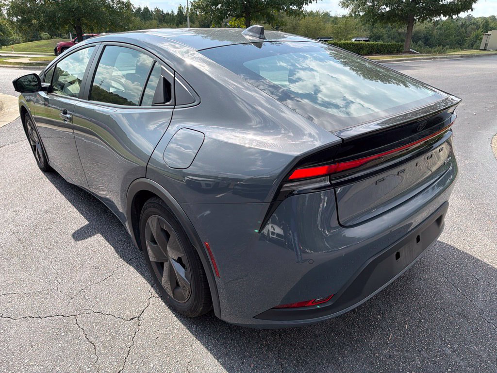 Used 2025 Toyota Prius LE FWD image 7
