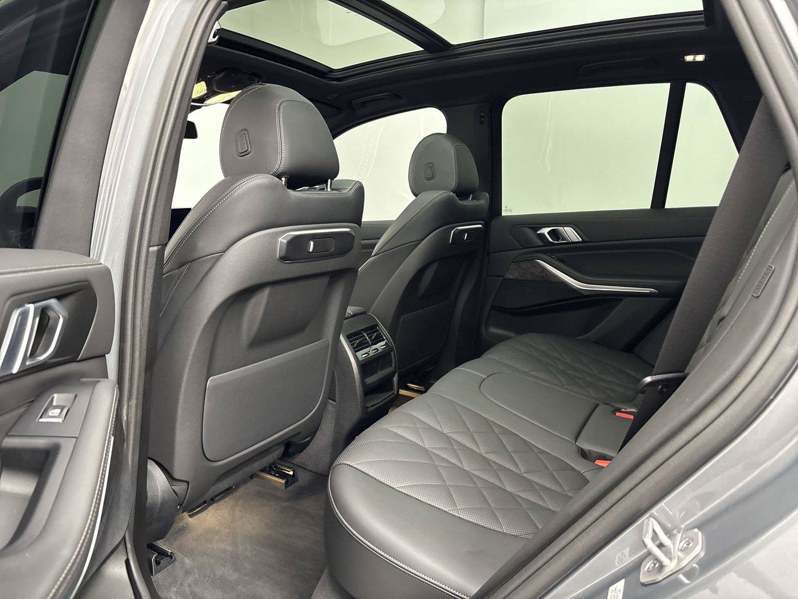Used 2024 BMW X5 xDrive40i w/ Parking Assistance Package AWD/4WD image 29