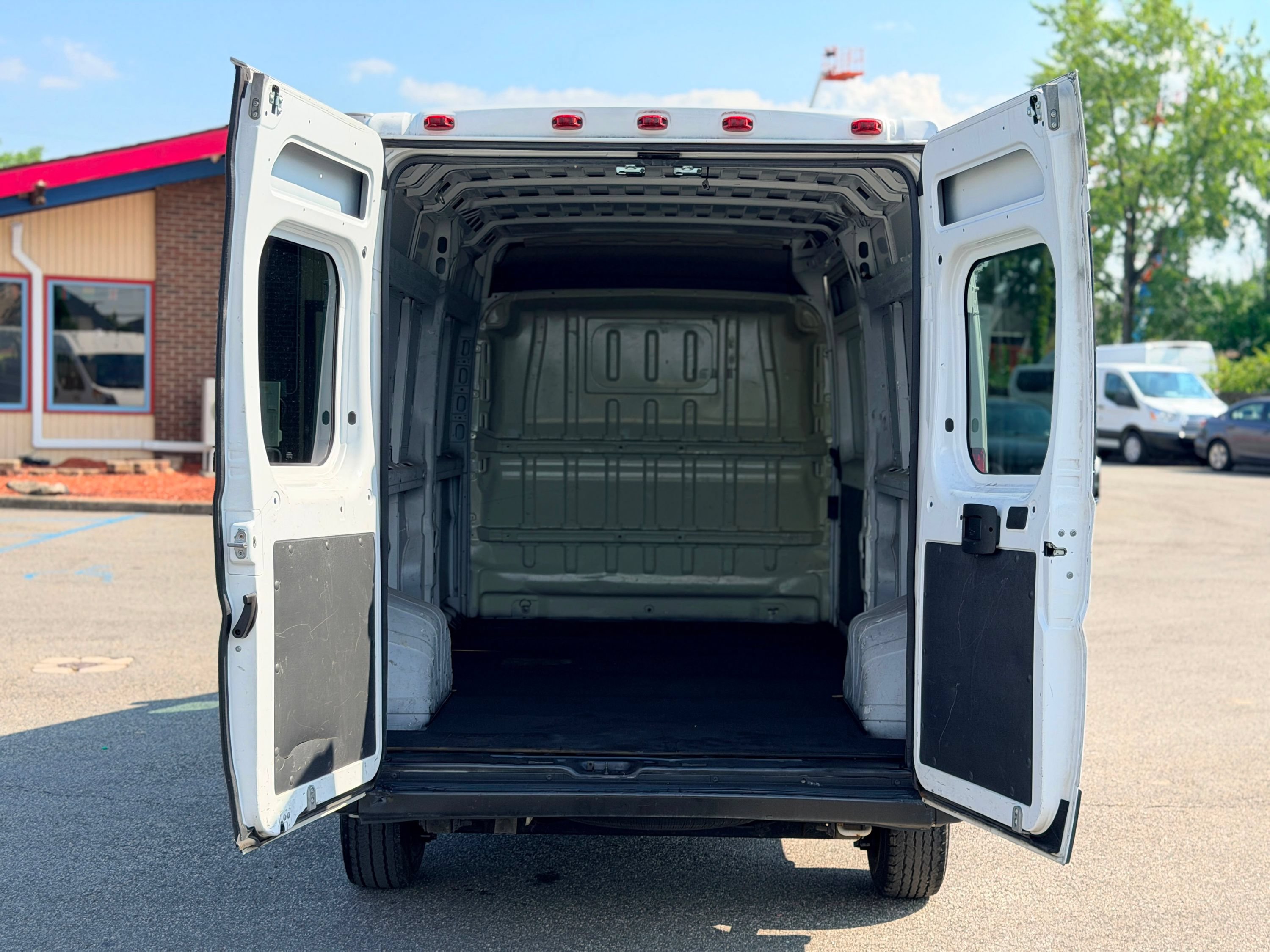 Used 2017 RAM ProMaster 2500 FWD image 9