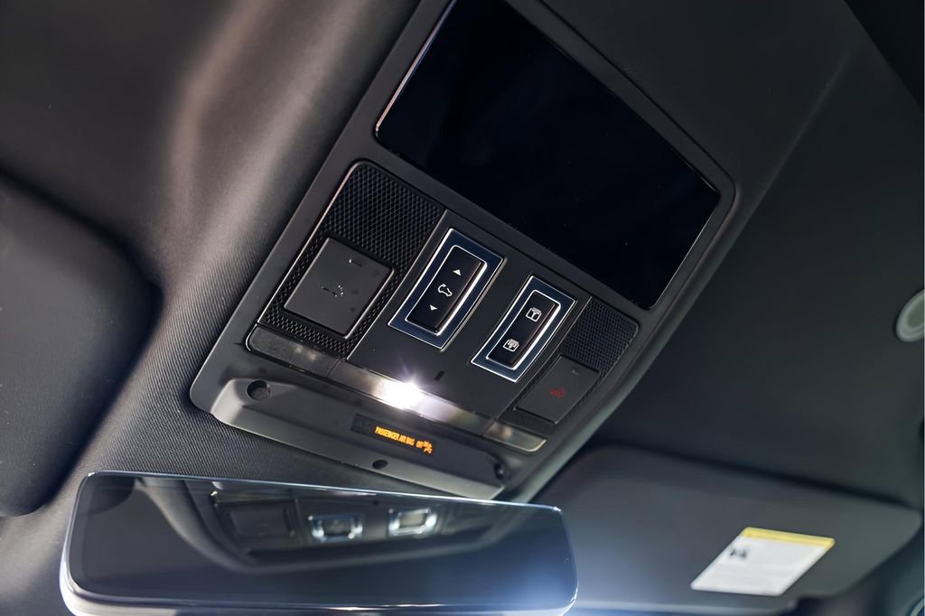 Used 2023 Land Rover Defender 110 V8 image 23