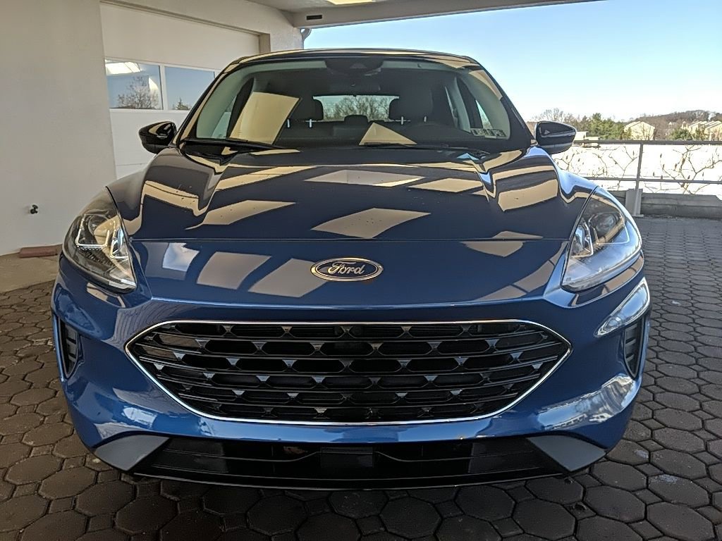 Used 2022 Ford Escape SE w/ SE Sport Appearance Package video 2