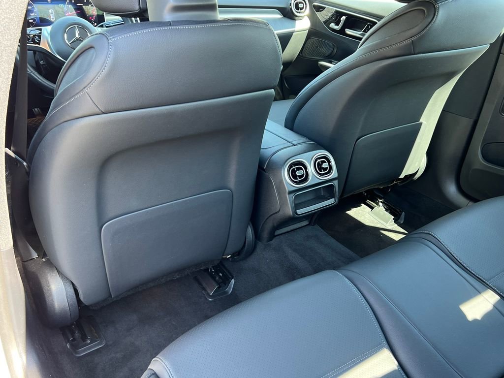 Used 2023 Mercedes-Benz C 300 4MATIC Sedan image 31