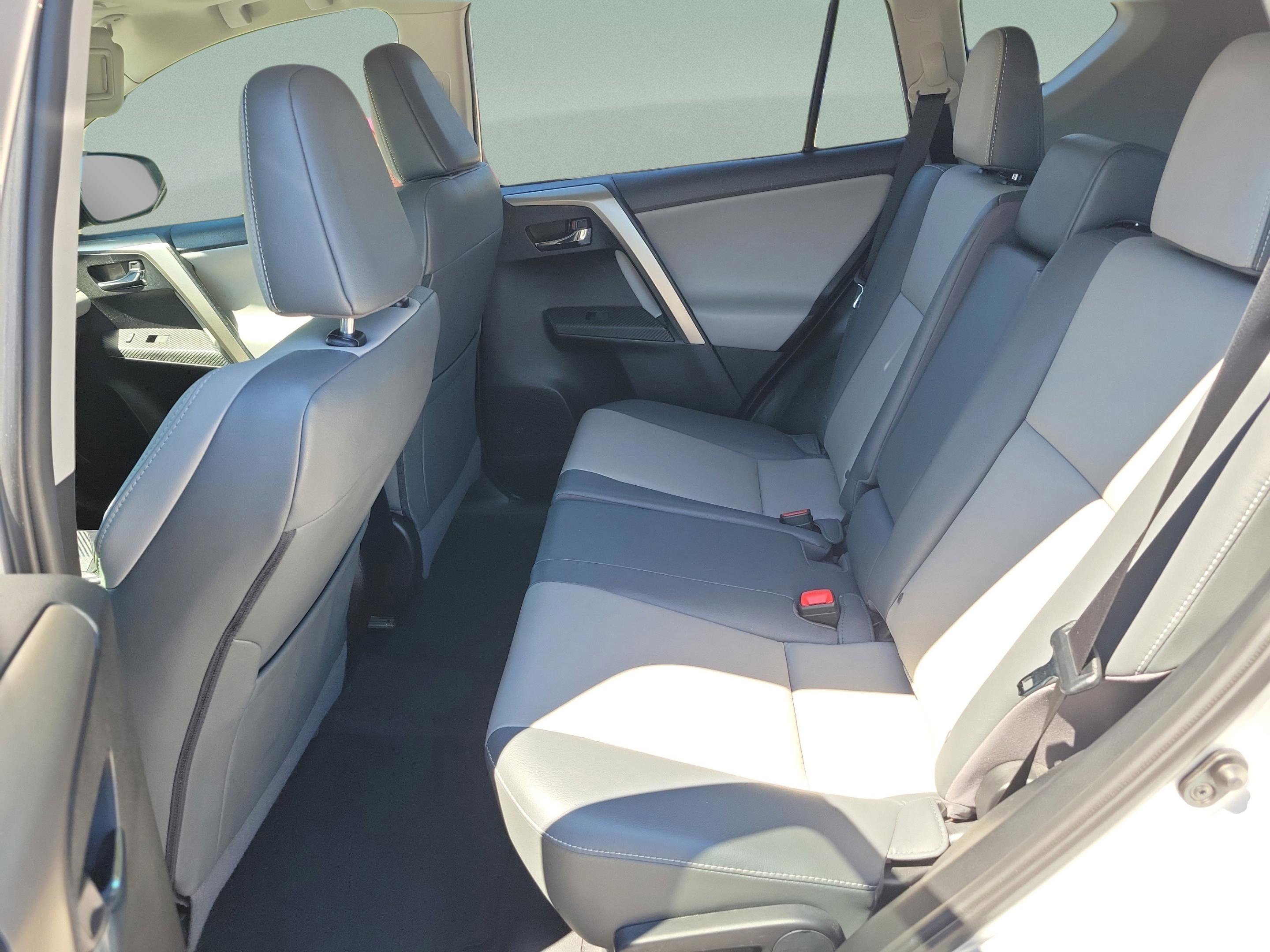 Used 2015 Toyota RAV4 Limited w/ Technology Package image 9