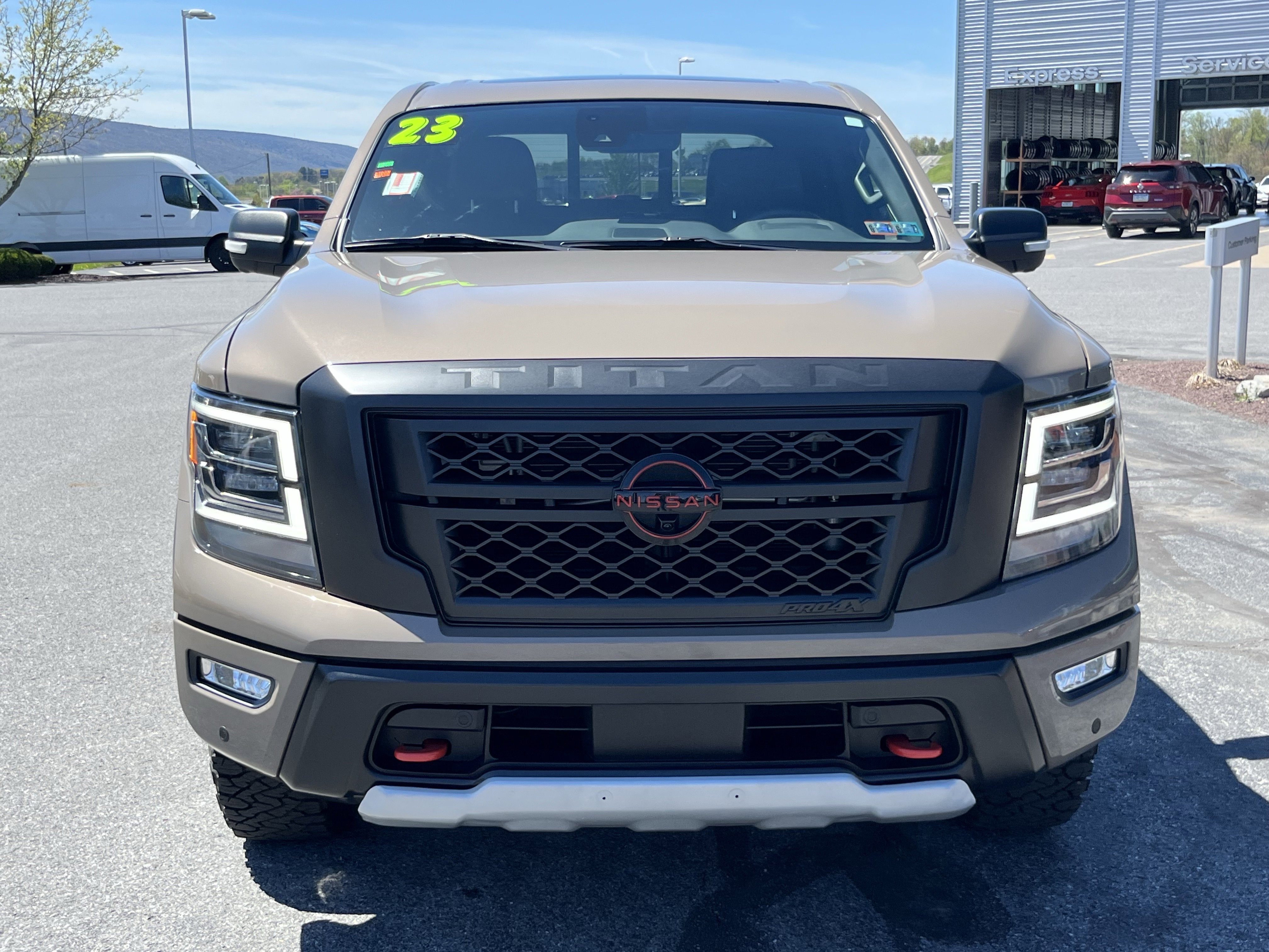 Used 2023 Nissan Titan PRO-4X w/ Pro-4x Convenience Package AWD/4WD image 9
