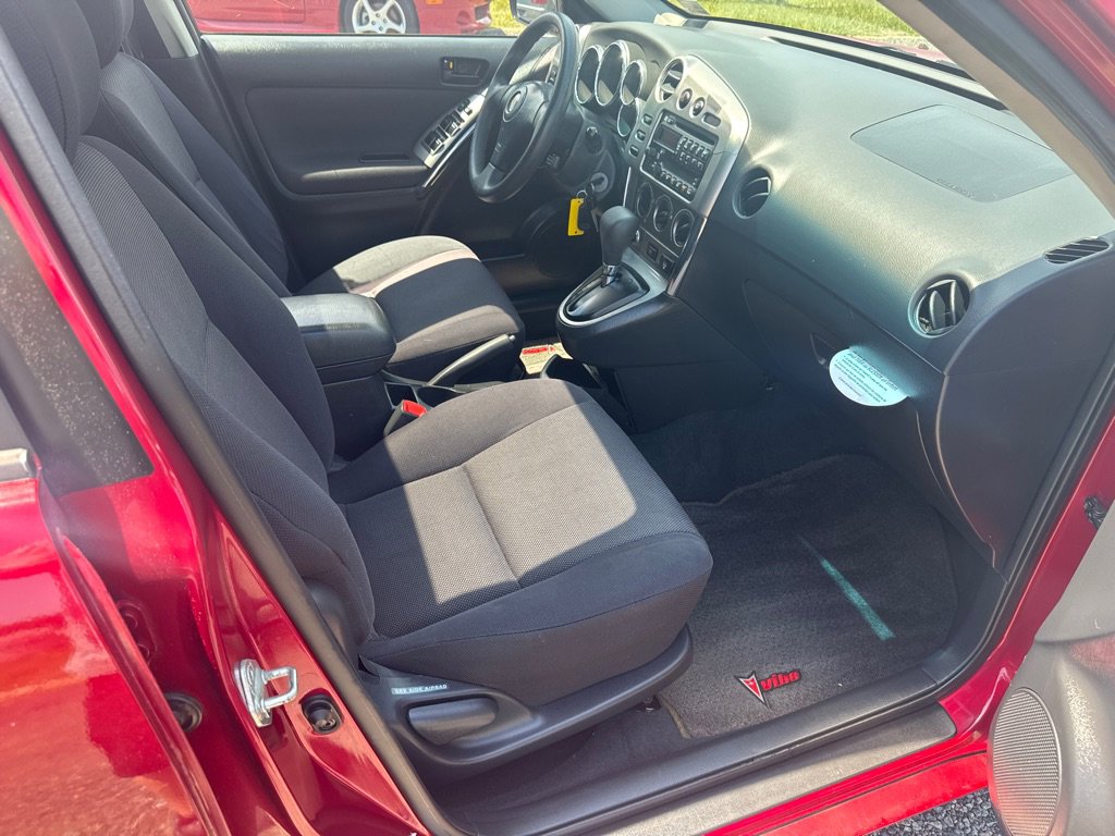 Used 2004 Pontiac Vibe w/ Moon And Tunes Value Package FWD image 26
