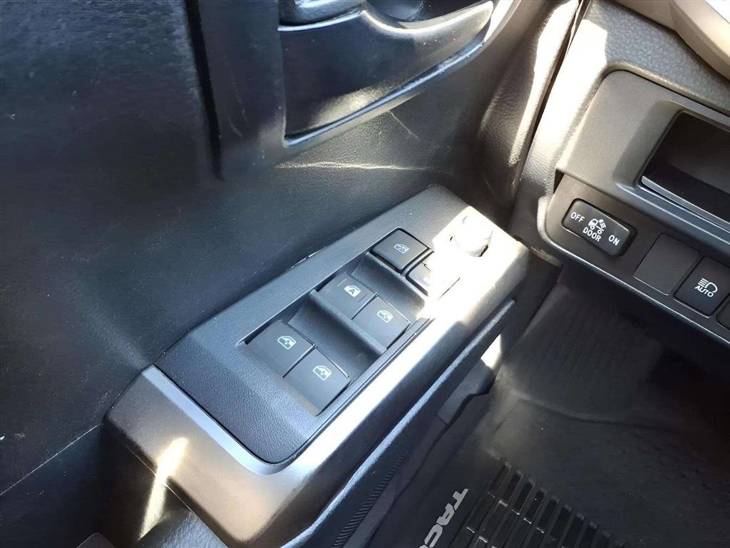 Used 2018 Toyota Tacoma SR5 image 26