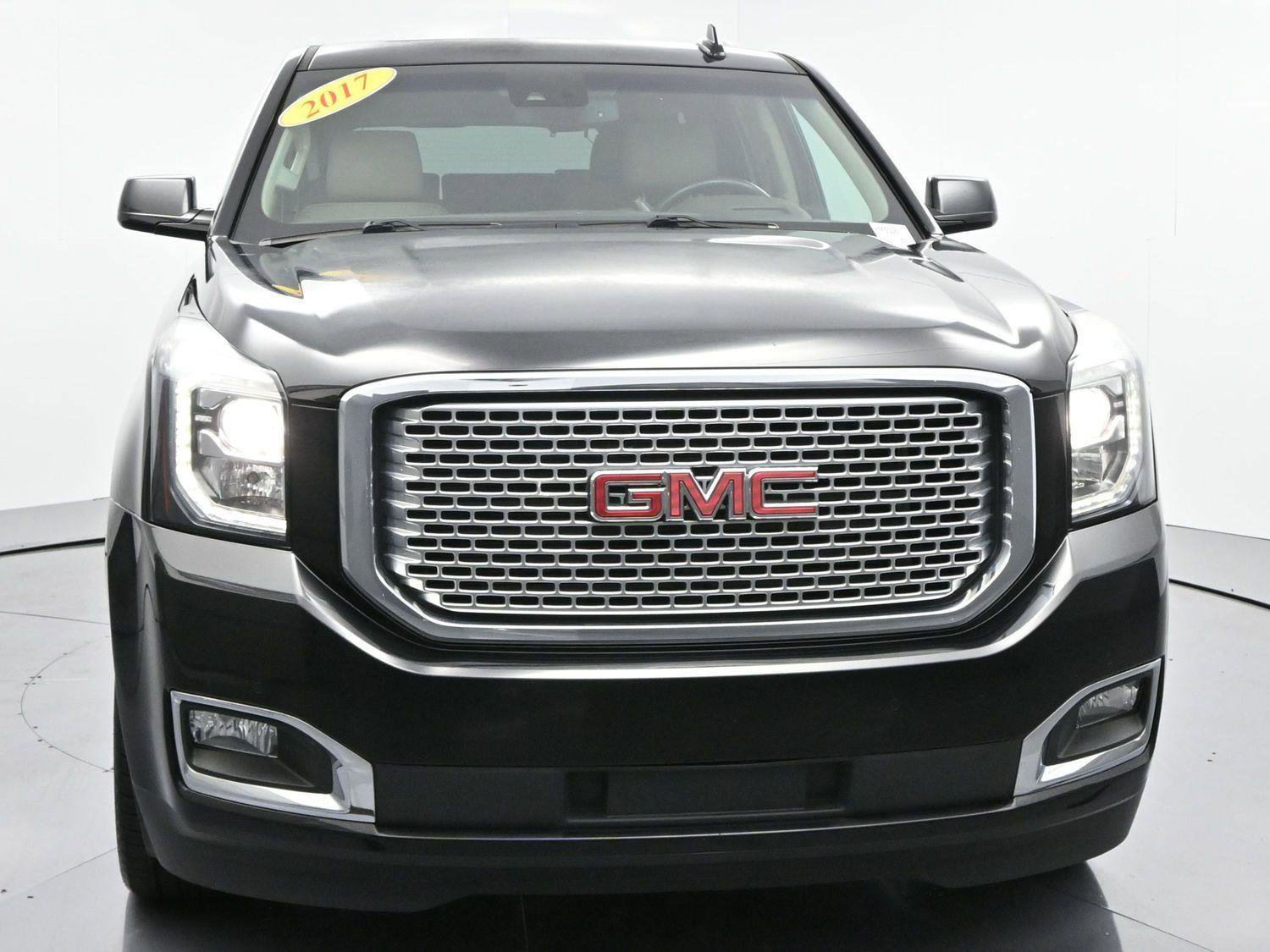 Used 2017 GMC Yukon Denali image 2