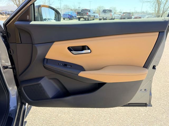 Used 2023 Nissan Sentra SV w/ SV Premium Package image 10