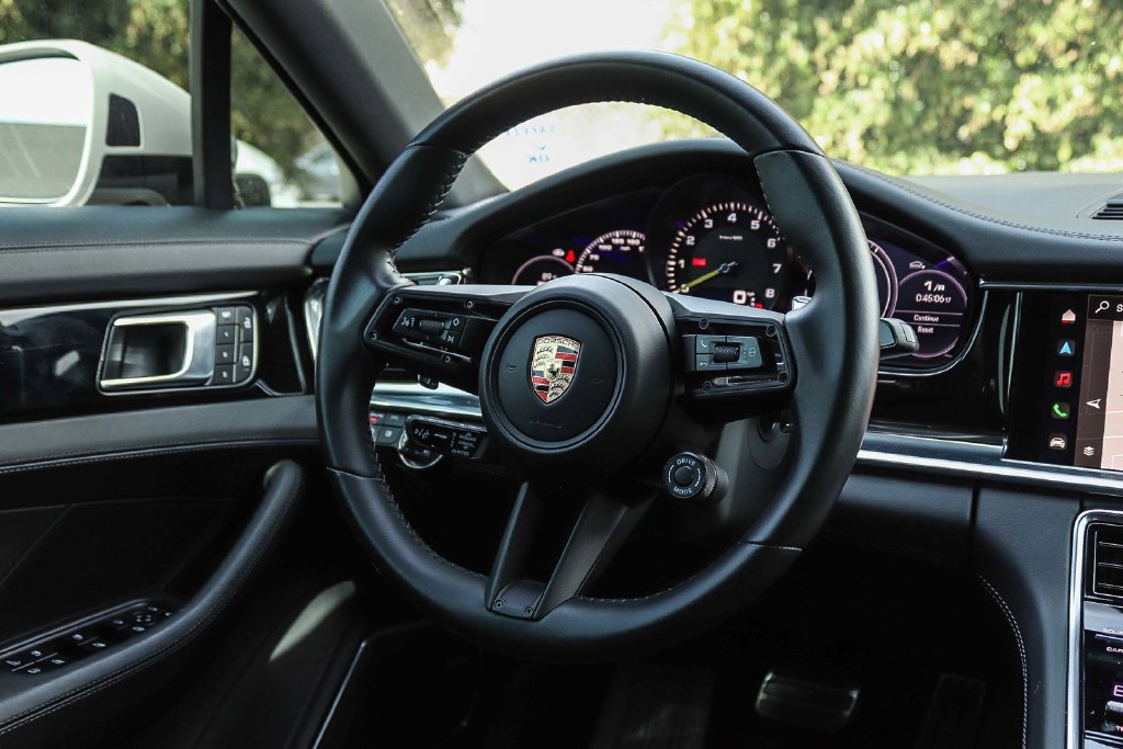 Used 2023 Porsche Panamera AWD/4WD image 16