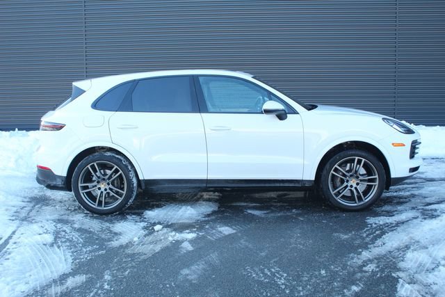 Certified 2023 Porsche Cayenne Platinum Edition image 9