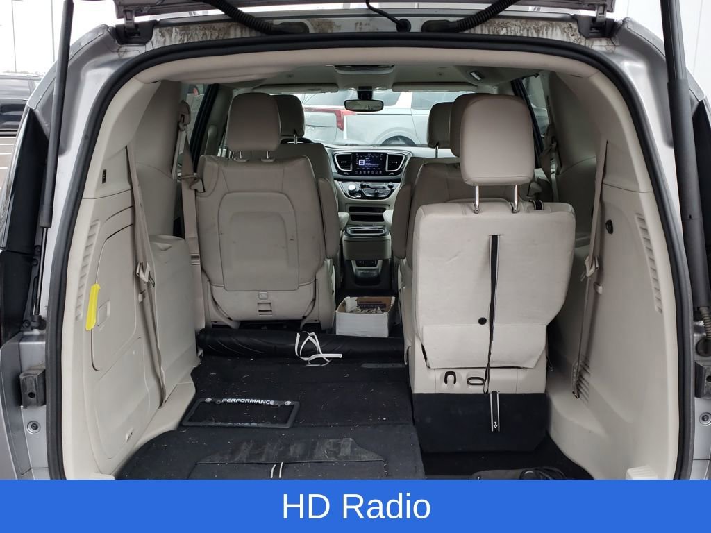 Used 2019 Chrysler Pacifica Touring-L w/ Premium Audio Group image 8