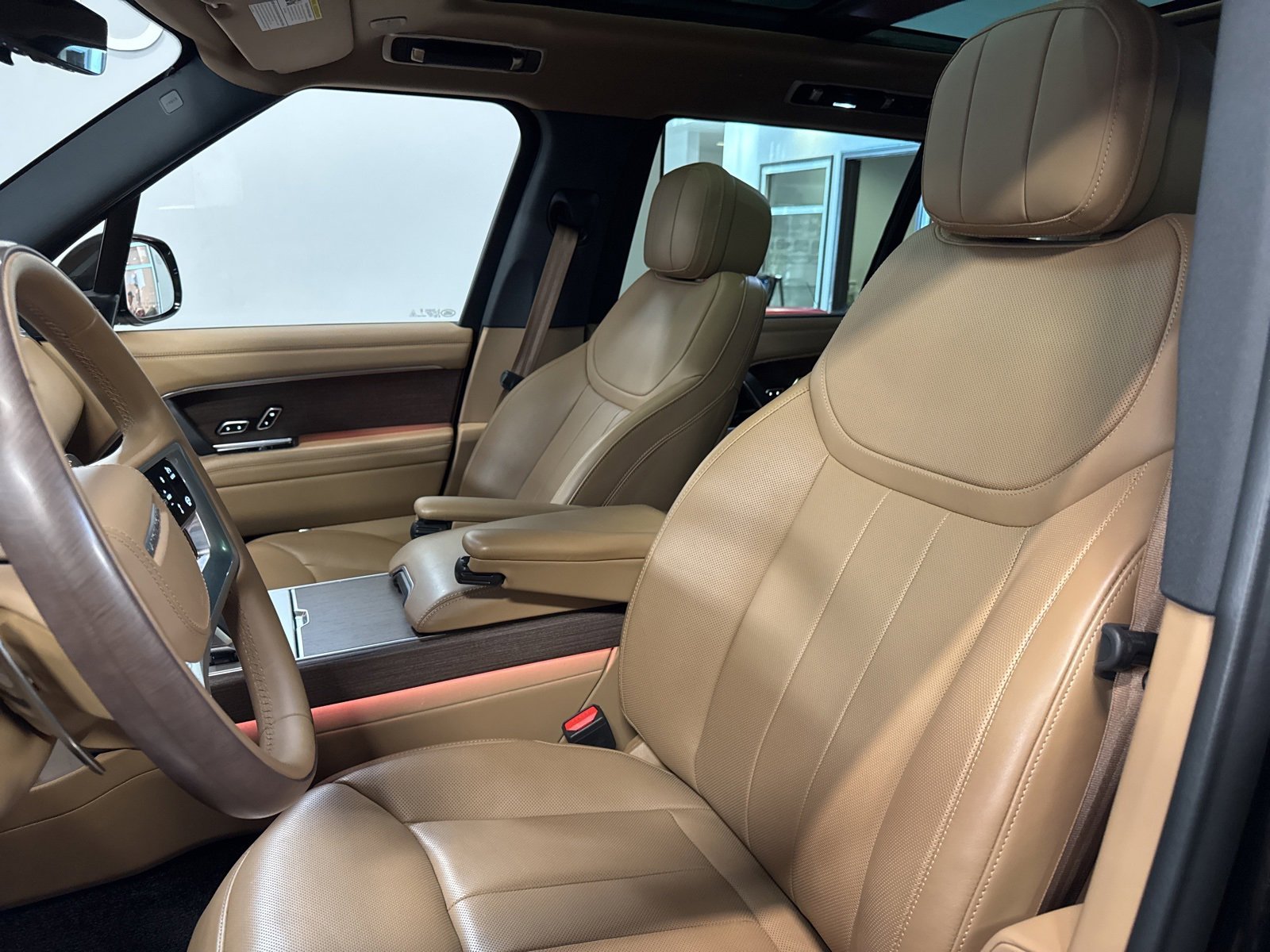 Used 2025 Land Rover Range Rover Long Wheelbase SE image 7