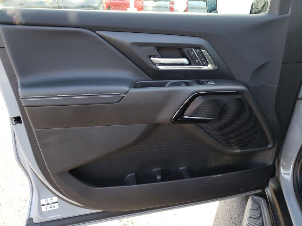 New 2025 Chevrolet Silverado EV LT image 10