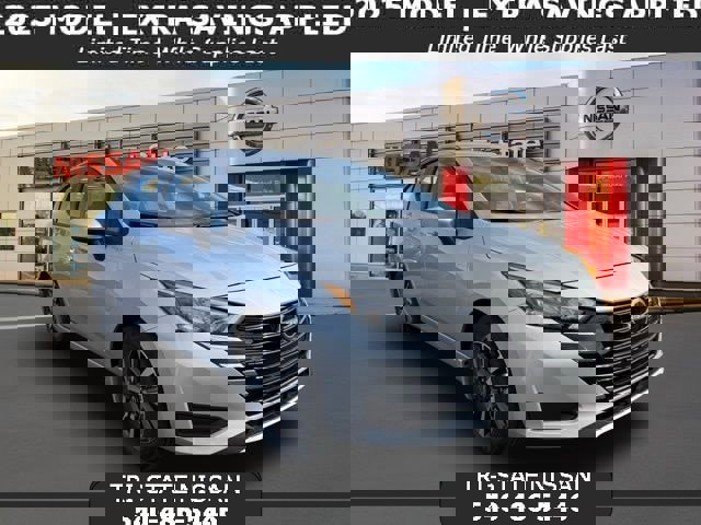 New 2025 Nissan Versa SV w/ Trunk Package