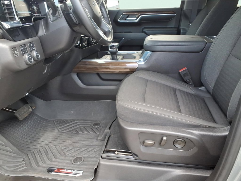 Used 2024 Chevrolet Silverado 1500 LT Trail Boss w/ Convenience Package II AWD/4WD image 19