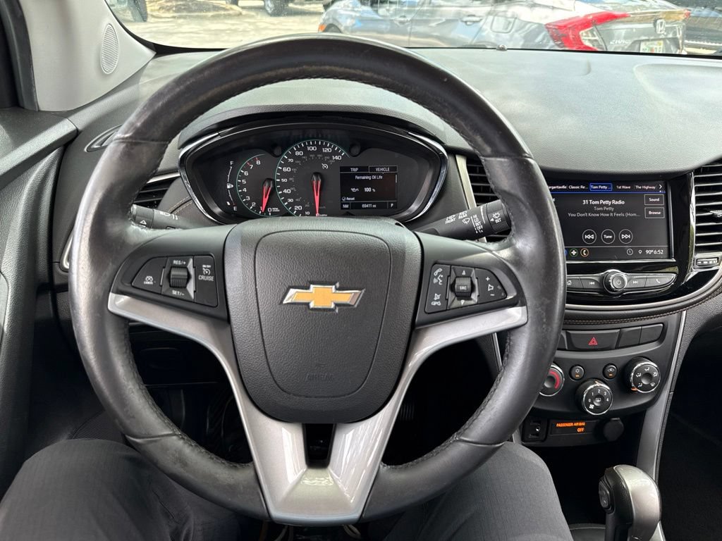 Used 2020 Chevrolet Trax LT w/ Driver Confidence Package AWD/4WD image 28