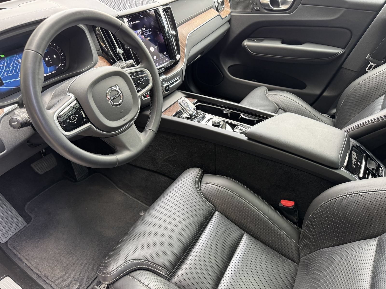 Certified 2023 Volvo XC60 B5 Ultimate w/ Protection Package Premier FWD image 15