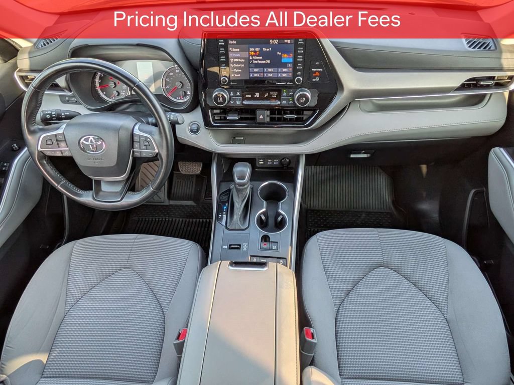 Used 2022 Toyota Highlander LE FWD image 16