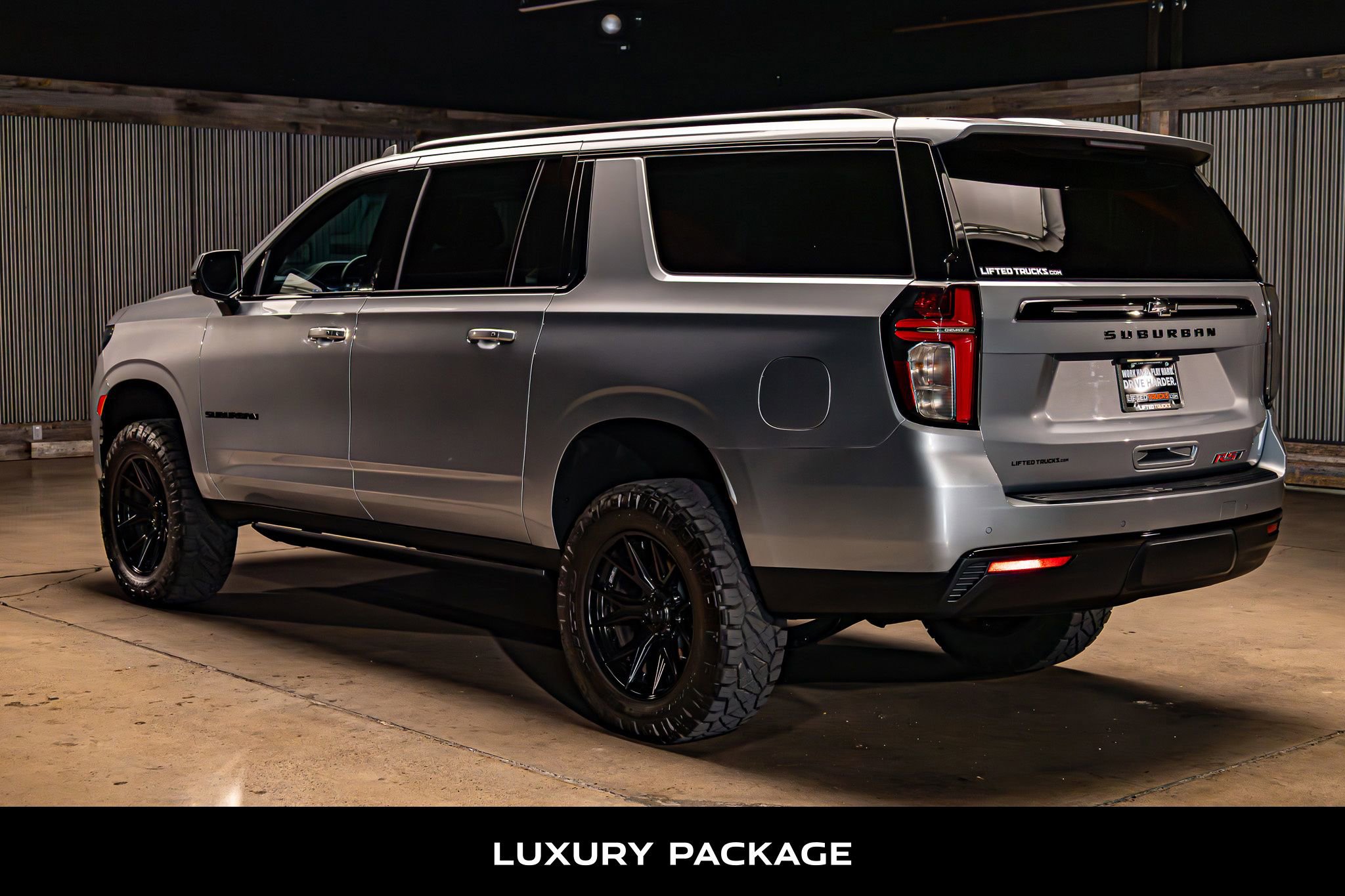 Used 2024 Chevrolet Suburban RST w/ Luxury Package AWD/4WD image 6