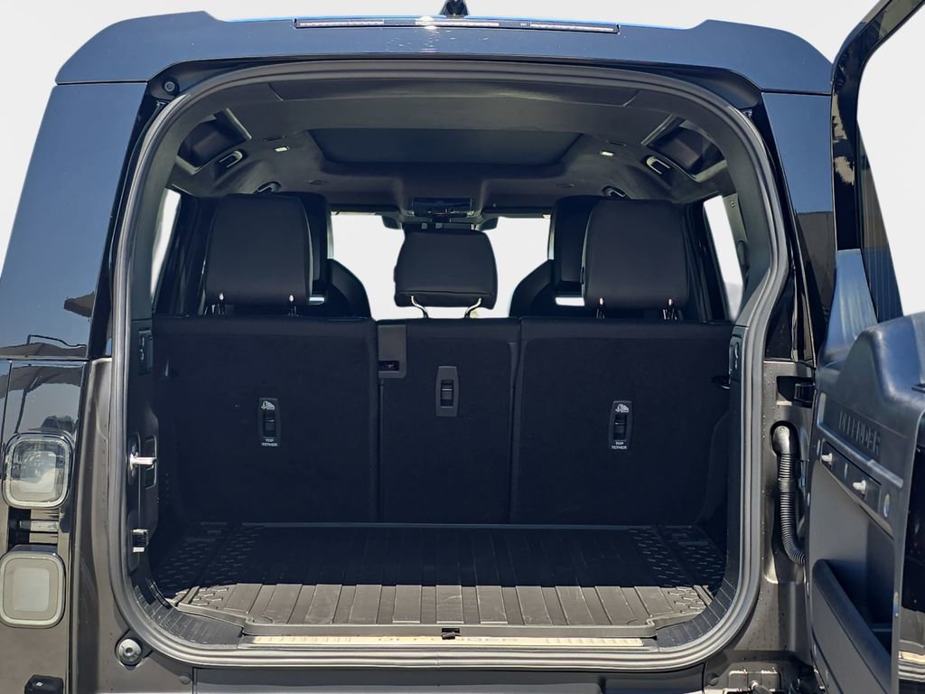 New 2026 Land Rover Defender 110 OCTA AWD/4WD image 12