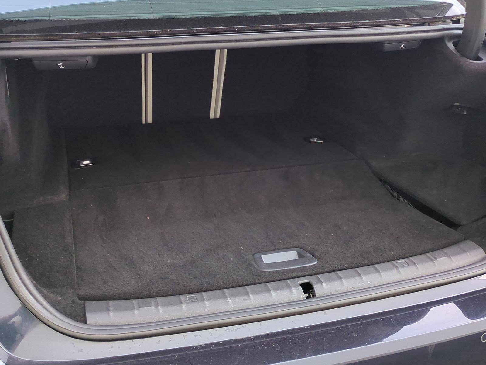 Used 2019 BMW 530e w/ Convenience Package image 32