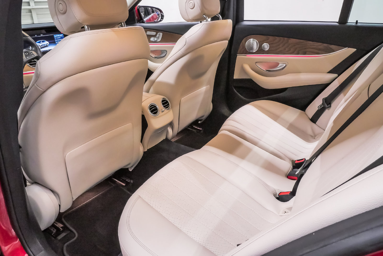 Used 2018 Mercedes-Benz E 300 4MATIC image 10