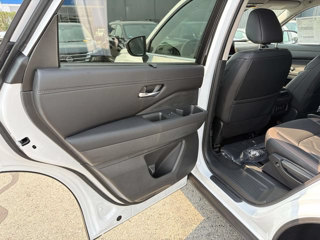 New 2026 Nissan Pathfinder Platinum AWD/4WD image 13