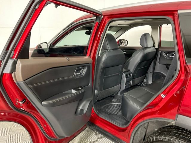 Used 2021 Nissan Rogue SL image 30