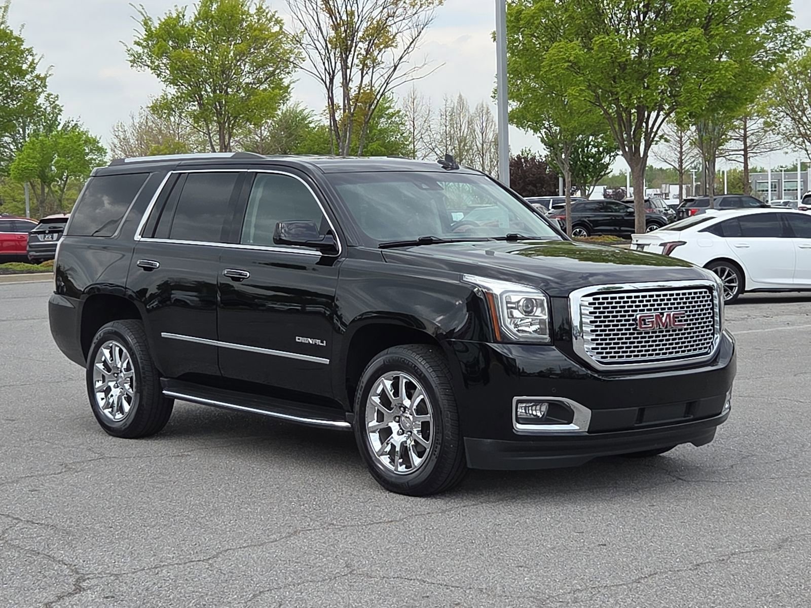 Used 2017 GMC Yukon Denali image 1
