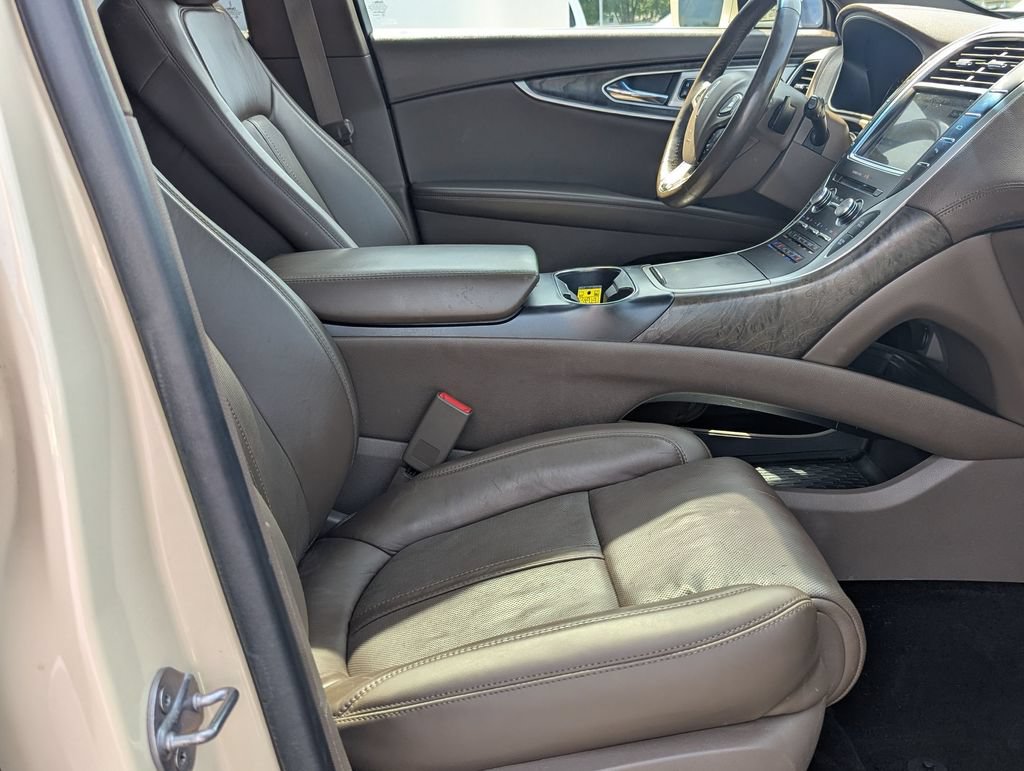 Used 2018 Lincoln MKX Reserve w/ Luxury Package AWD/4WD image 27