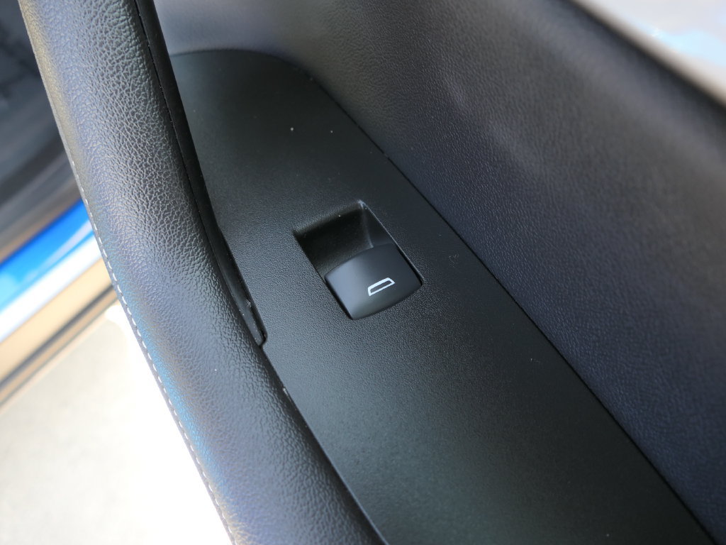 Used 2025 Chevrolet Blazer LT FWD image 25