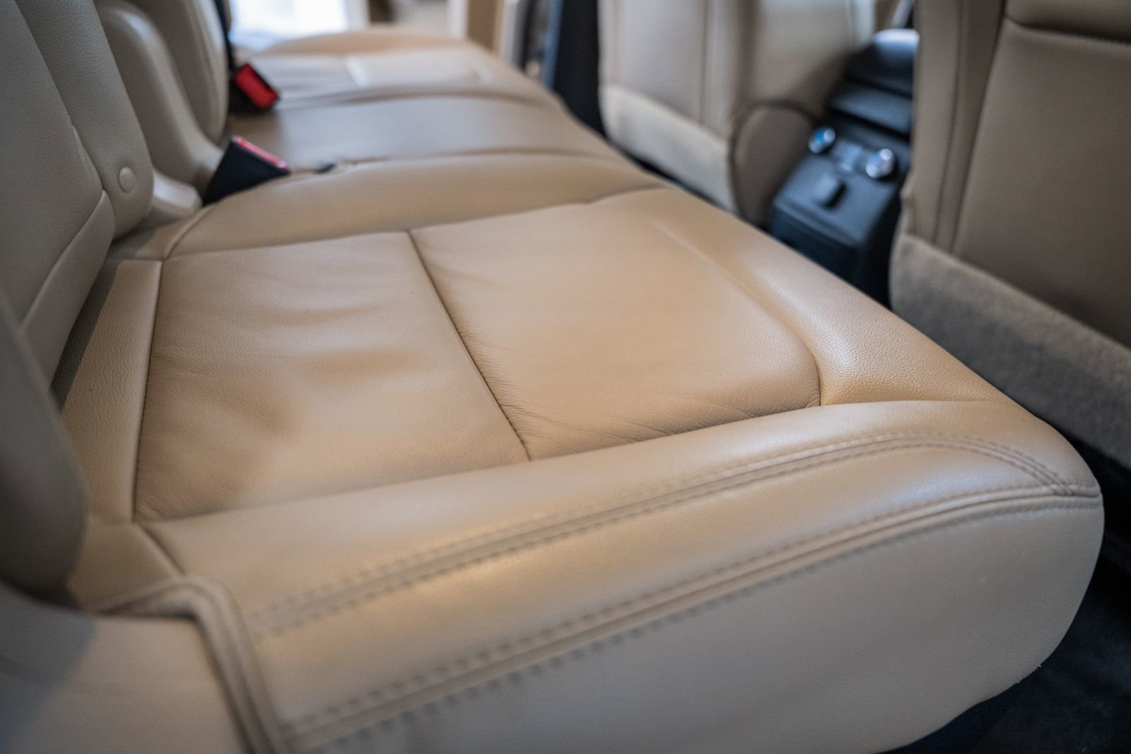 Certified 2017 Ford Explorer XLT w/ Equipment Group 202A image 36