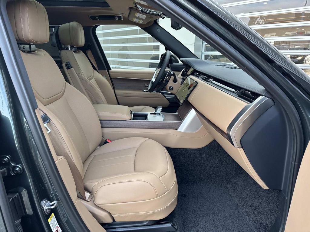 New 2026 Land Rover Range Rover Long Wheelbase SE AWD/4WD image 10