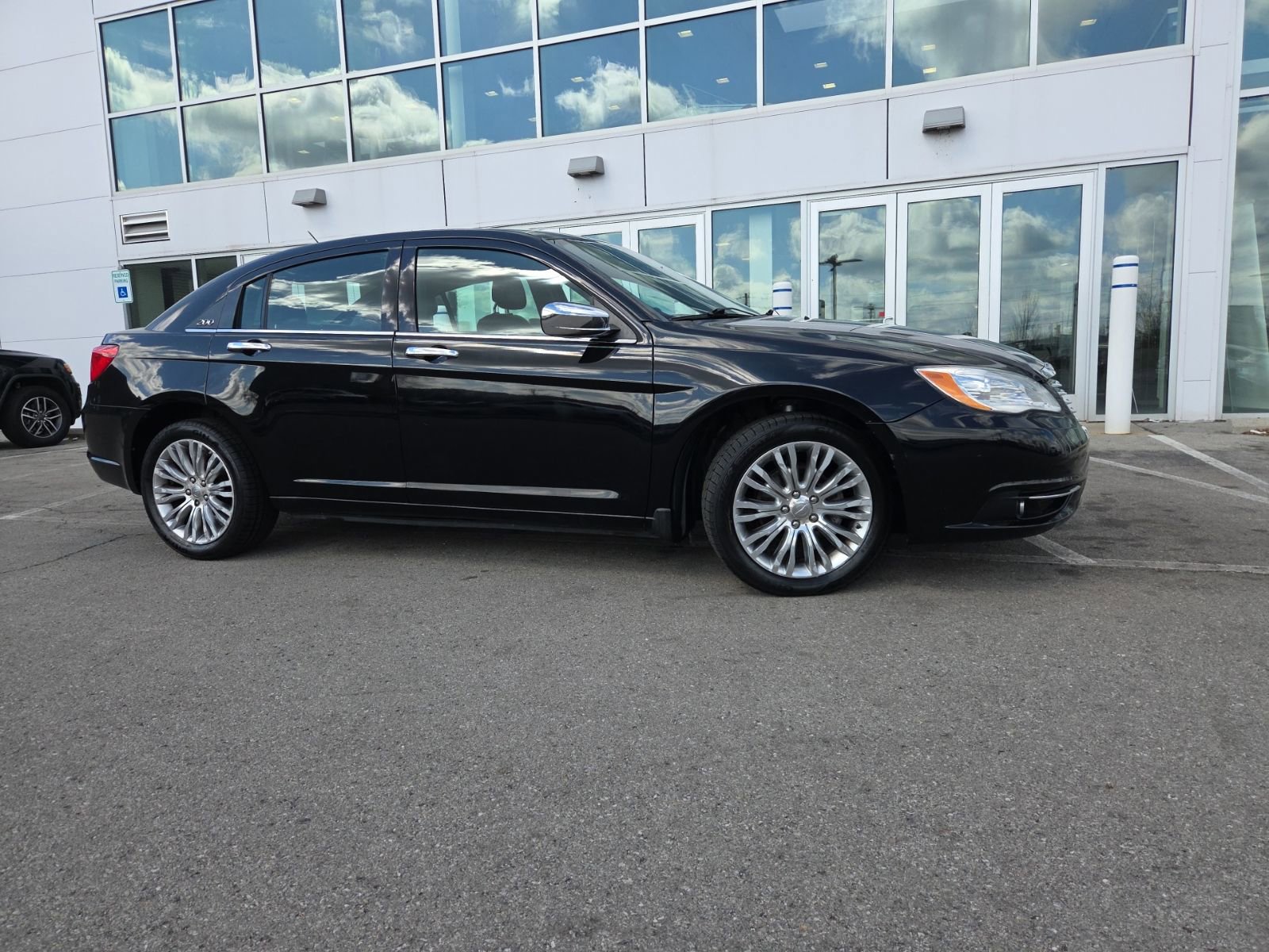 Used 2013 Chrysler 200 Limited image 2