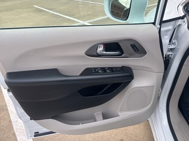 Used 2018 Chrysler Pacifica Limited image 15