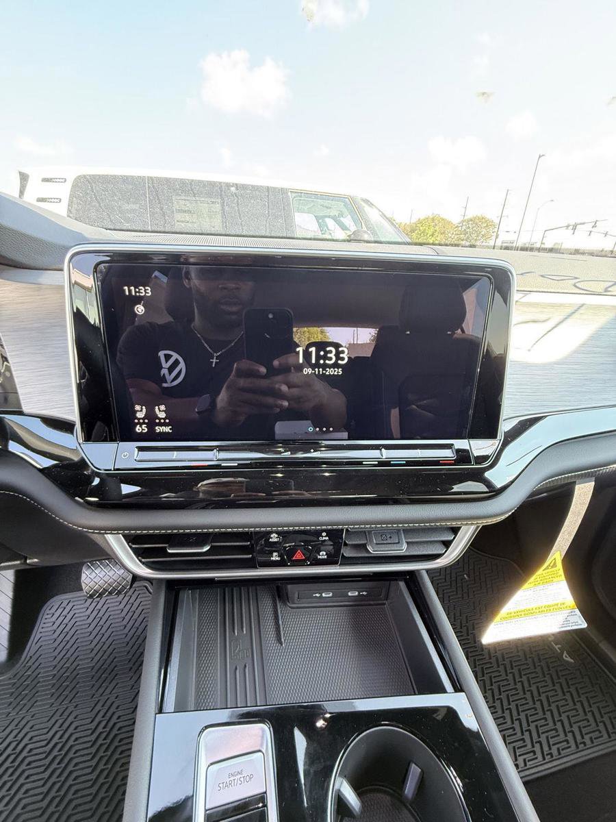 New 2026 Volkswagen Atlas Cross Sport SE image 13