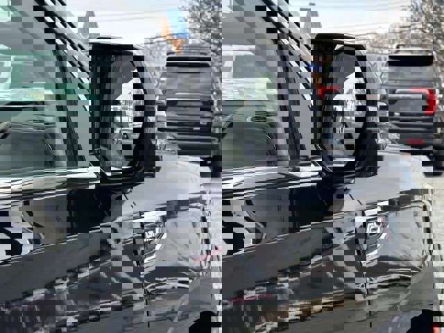 Used 2022 GMC Yukon SLT w/ SLT Luxury Package image 8