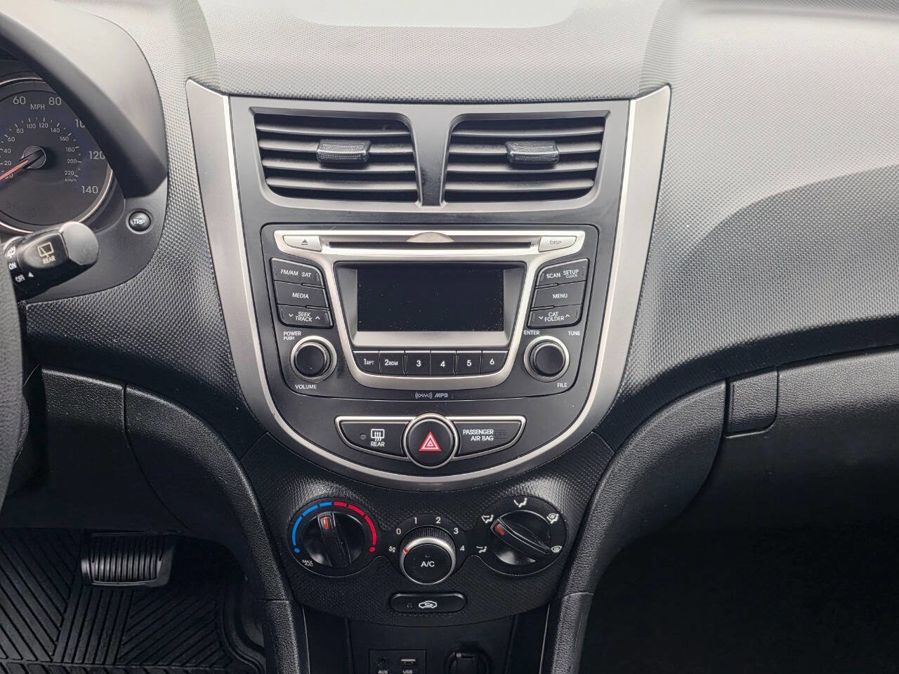 Used 2017 Hyundai Accent SE FWD image 15