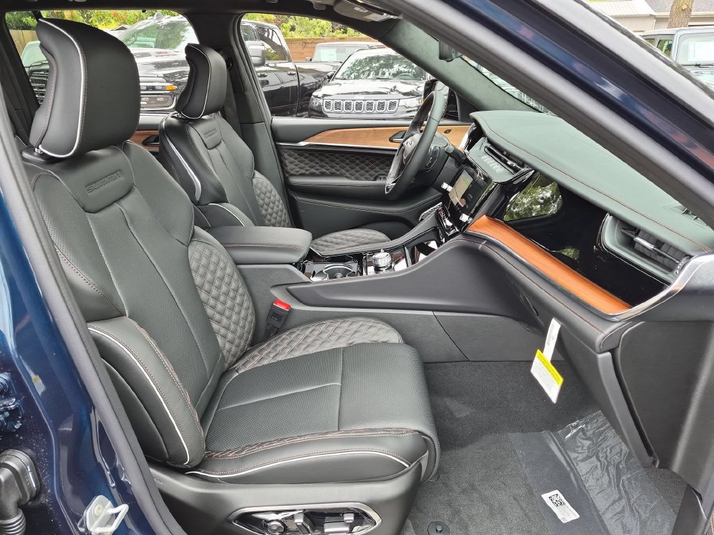 New 2027 Jeep Grand Cherokee Summit AWD/4WD image 16