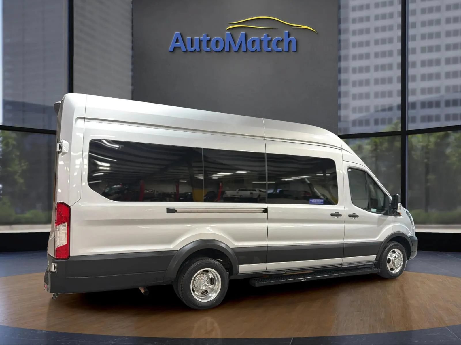 Used 2023 Ford Transit 350 XLT RWD image 12