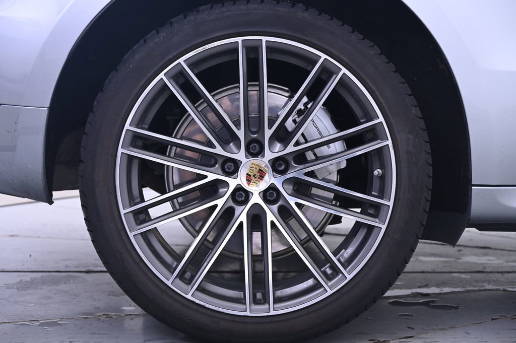 Certified 2021 Porsche Macan Turbo image 13