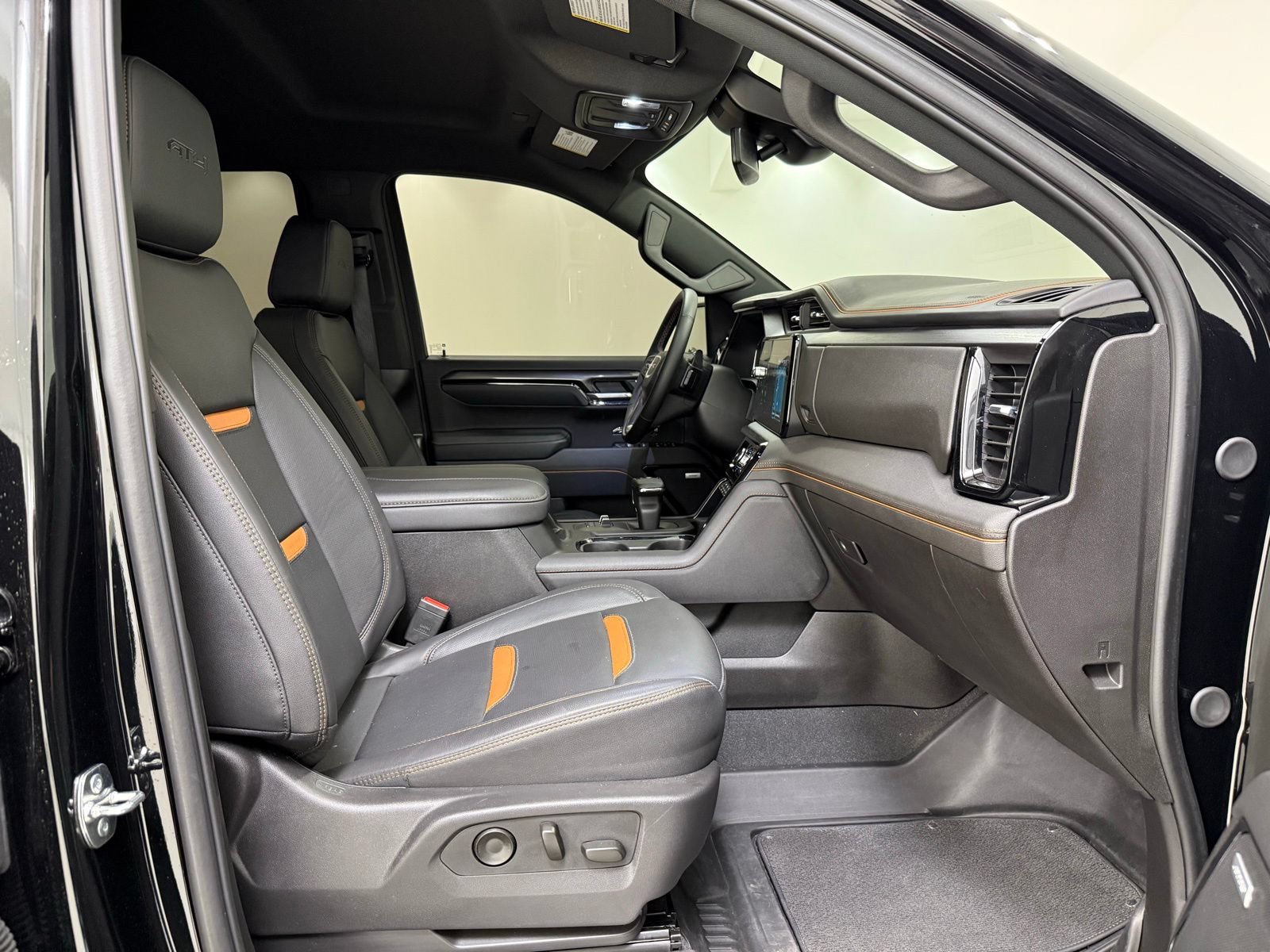 Used 2025 GMC Sierra 1500 AT4 AWD/4WD image 24