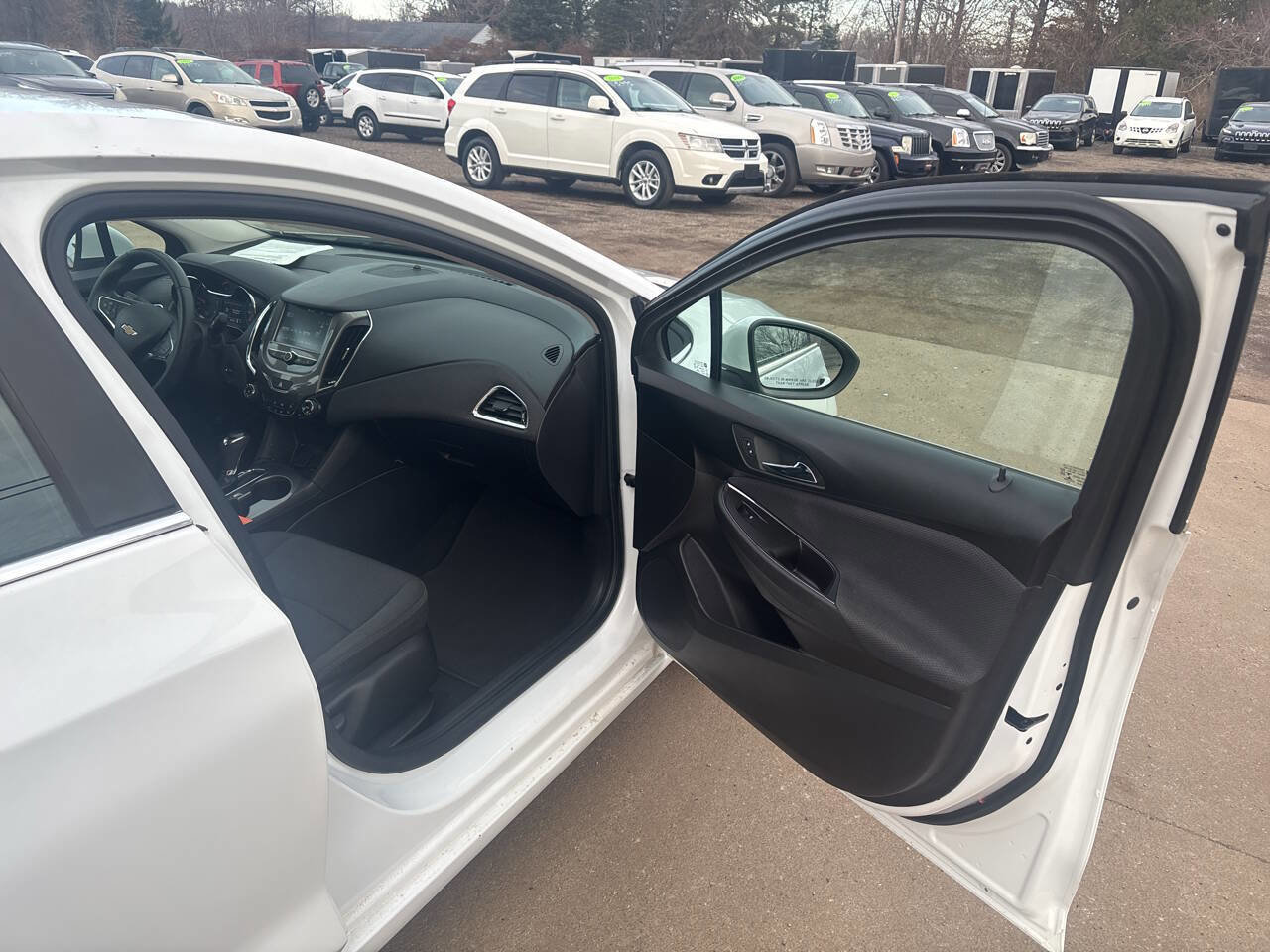 Used 2017 Chevrolet Cruze LT image 16