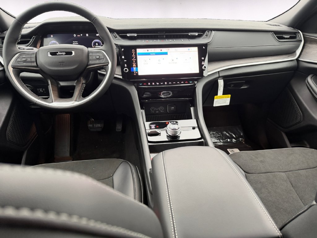 New 2026 Jeep Grand Cherokee Altitude AWD/4WD image 10
