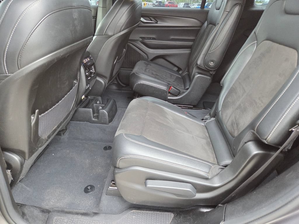 Used 2023 Jeep Grand Cherokee L Laredo RWD image 25