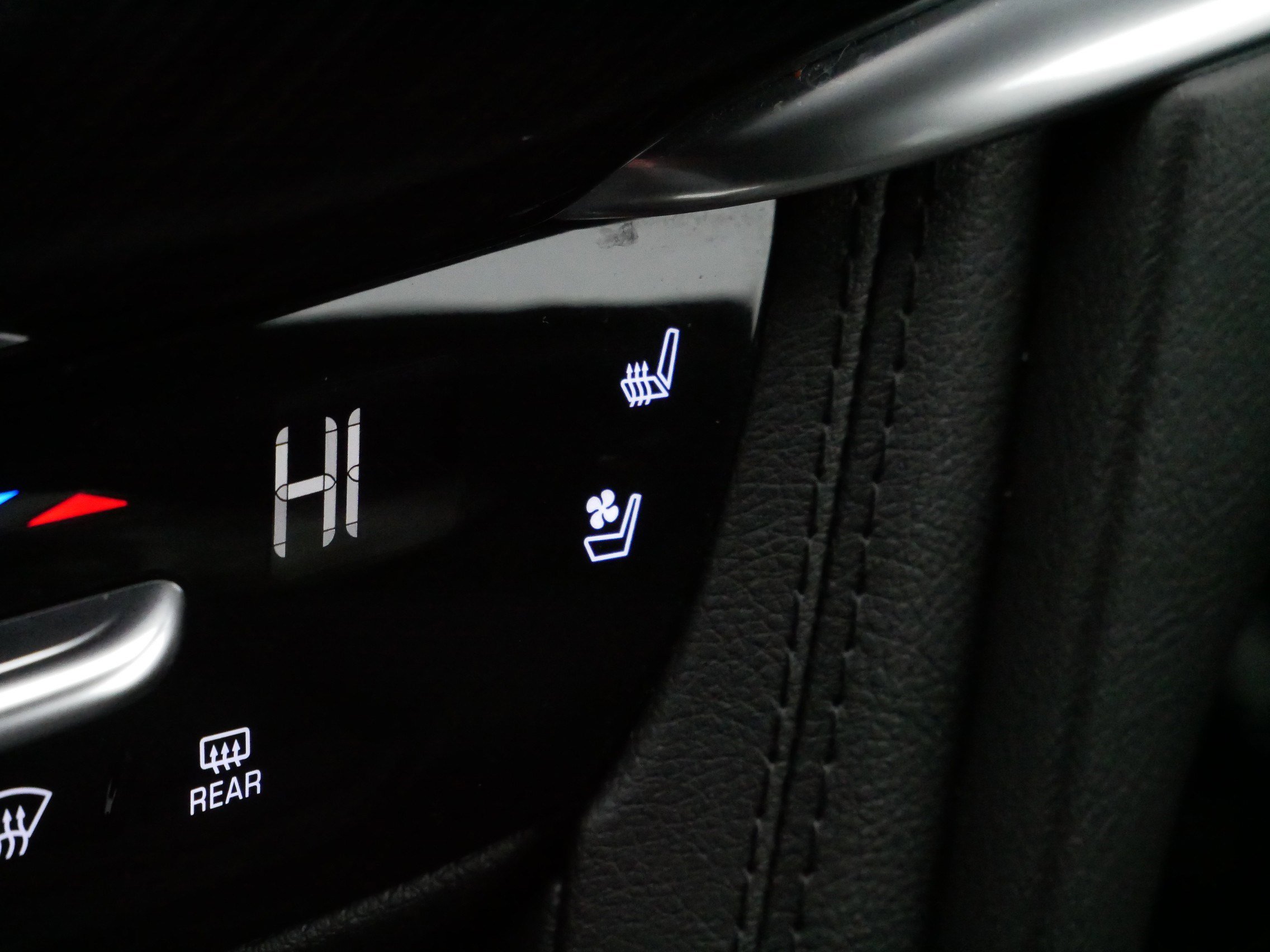 Certified 2025 Cadillac XT6 Premium Luxury image 31