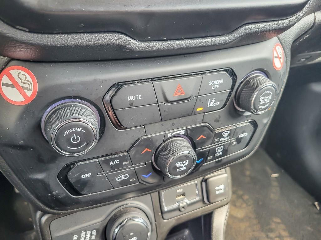 Used 2023 Jeep Renegade Latitude image 17